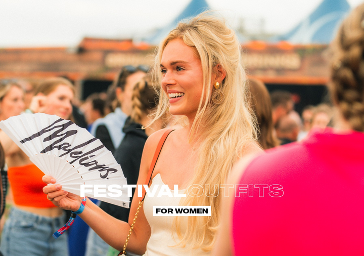 Vrouw op festival met Malelions waaier