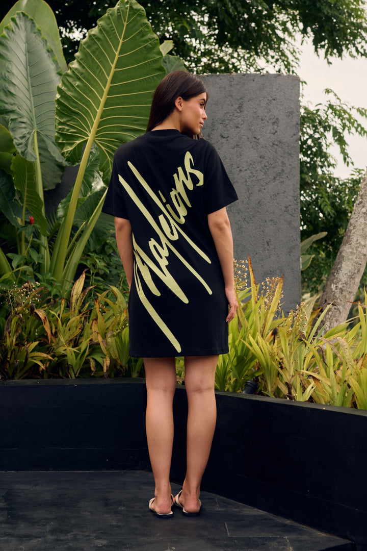 Romee Pearl in zwarte Malelions dames jurk