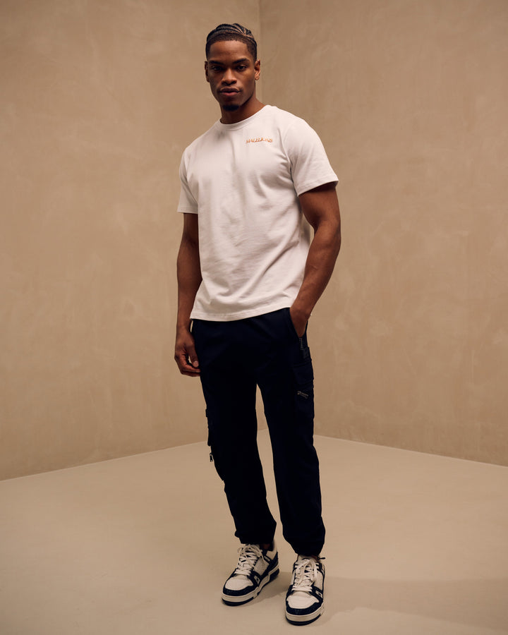 Man met Malelions T-shirt en cargo broek