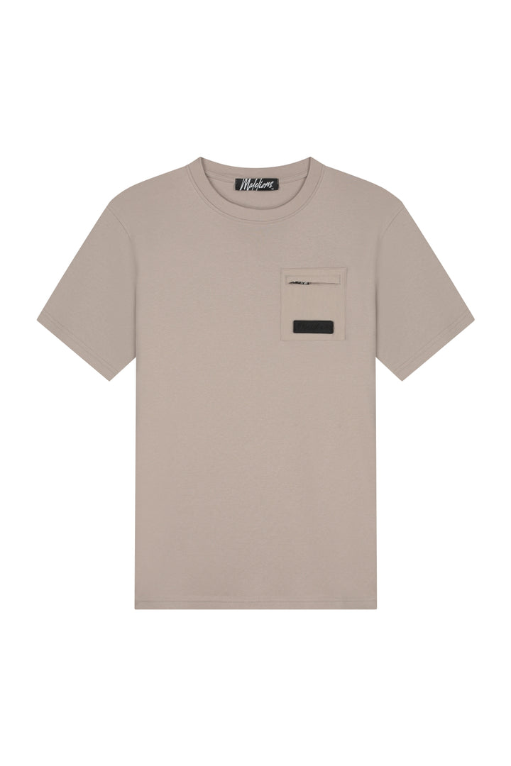MM2-SS25-23_336_Malelions_Men_Nylon_Pocket_T-Shirt_Taupe_Front_92fe06e2-7f22-41f2-b0e6-d09ce3c60549.jpg