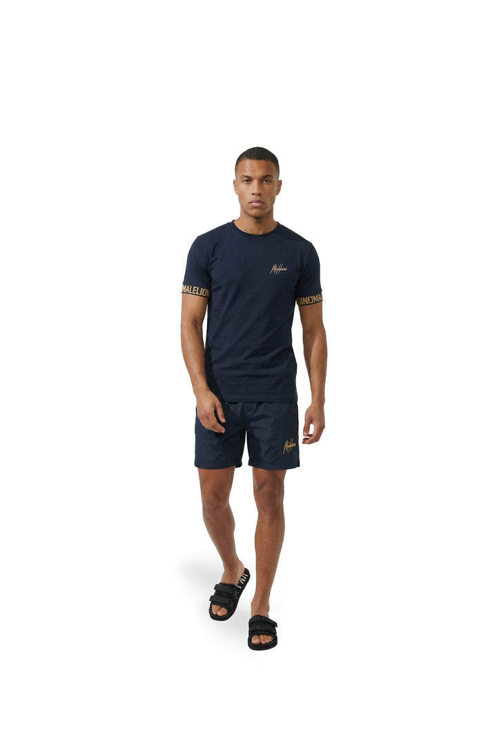 MMC30026065_Navy_Front_de030a54-2733-44aa-a16e-18ba77b36103.jpg