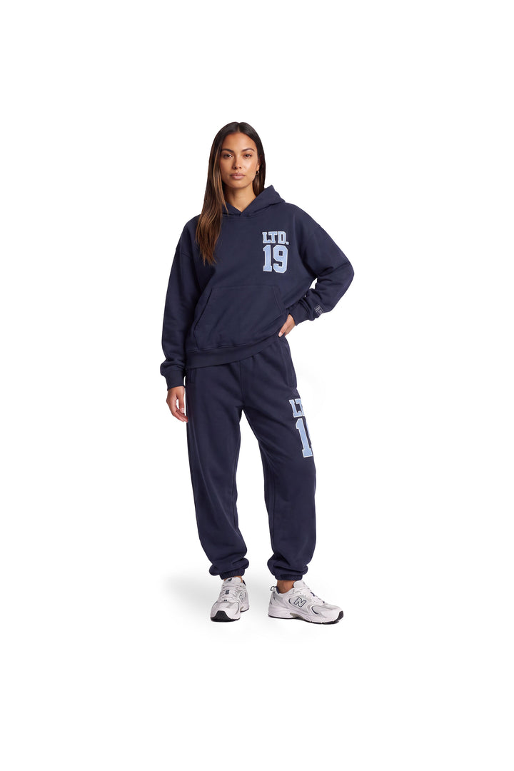 MWB50026039_42025_Malelions_Women_Sherpa_Applique_Match_Sweatpants__Midnight_Blue_Front.jpg