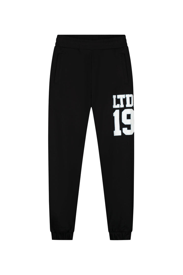 MWB50026039_49001_Malelions_Women_Sherpa_Applique_Match_Sweatpants_Black_Front_4d930812-b90d-4006-b6fb-1b40bcdec0f2.jpg