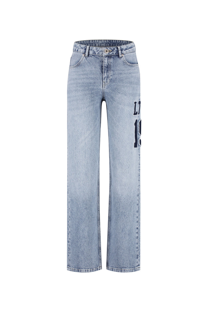 MWB50026043_42002_Malelions_Women_Straight_Leg_Match_Jeans_Light_Blue_Front_31f8f9b3-8884-4eb6-8b5d-1056a64bb1ea.jpg