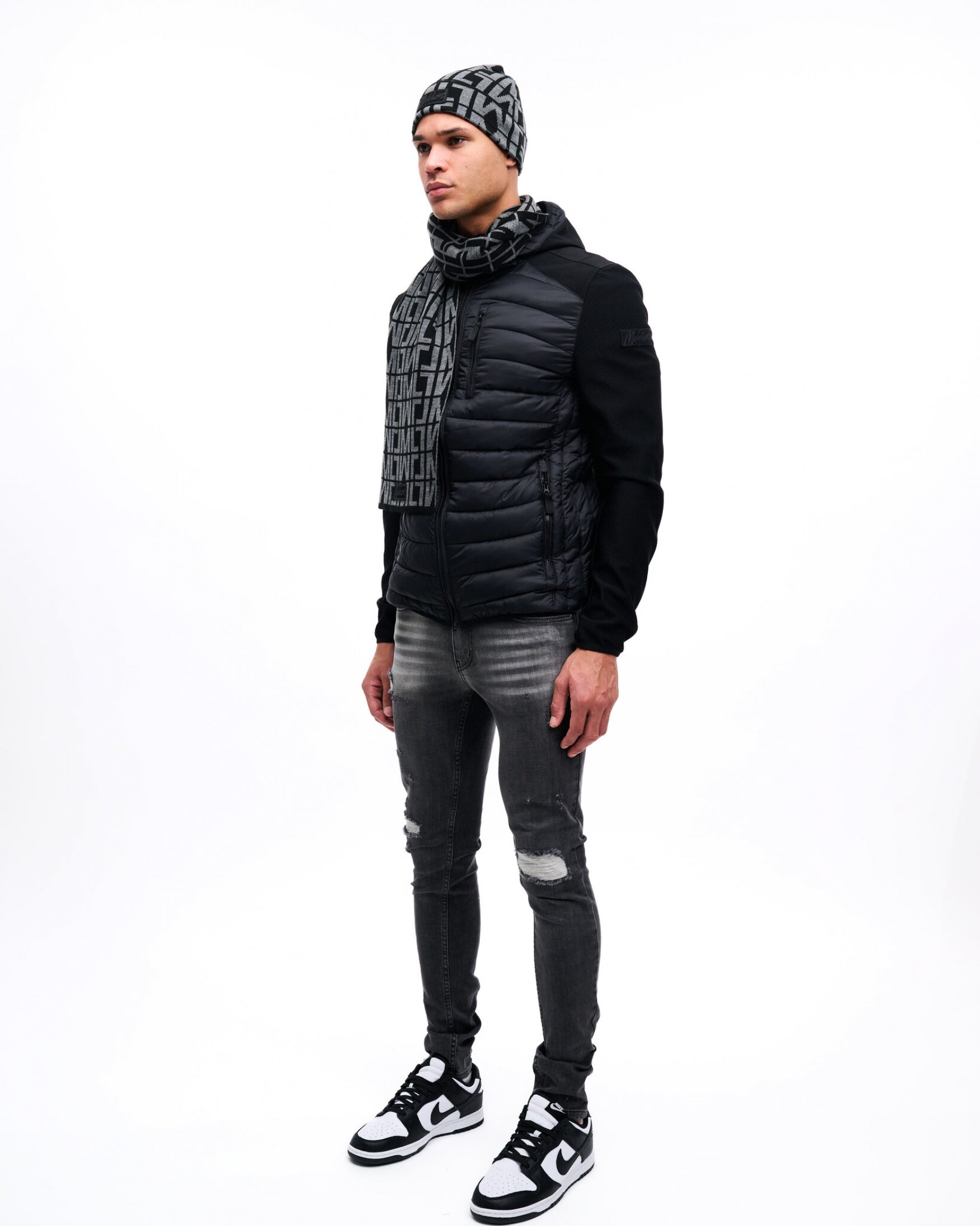 ma2-aw23-07-906-model-malelions-men-monogram-beani_1.jpg